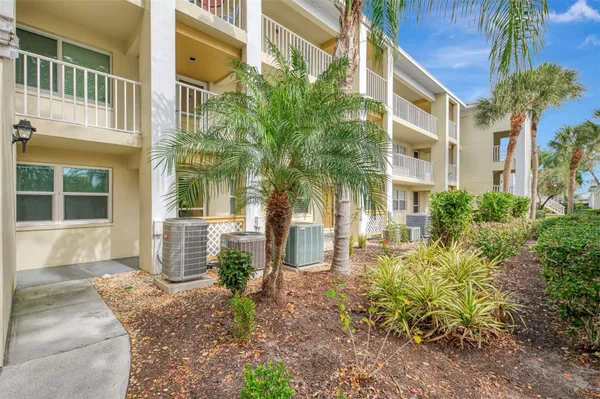 Property Slideshow image 2 of 40 | 433 cerromar ln 341, Venice, FL, 34293