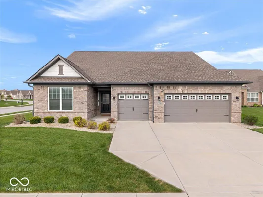 Property Slideshow image 3 of 34 | 4014 albert ln, Bargersville, IN, 46106