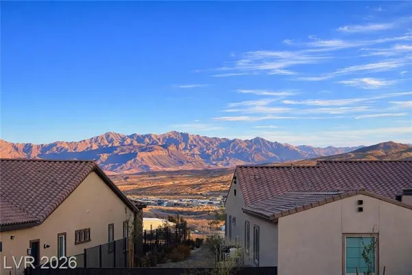 Property Slideshow image 3 of 38 | 92 stone bluff ln, Henderson, NV, 89011