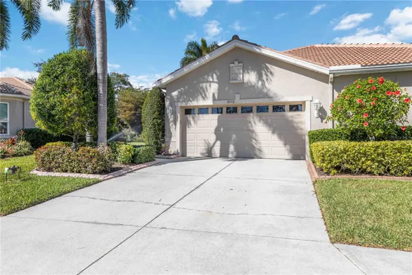 Property Slideshow image 3 of 95 | 8115 victoria falls cir, Sarasota, FL, 34243