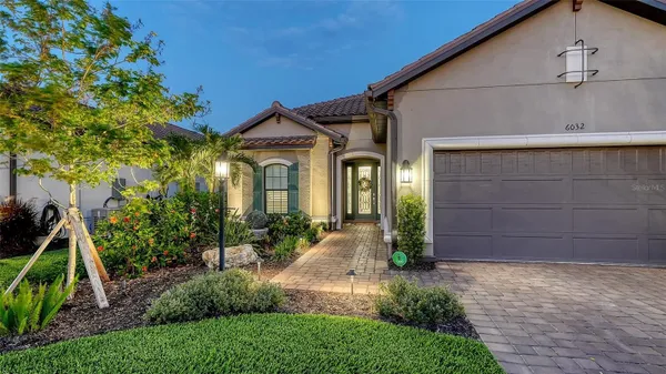 Property Slideshow image 2 of 72 | 6032 grandview hill ct, Bradenton, FL, 34203