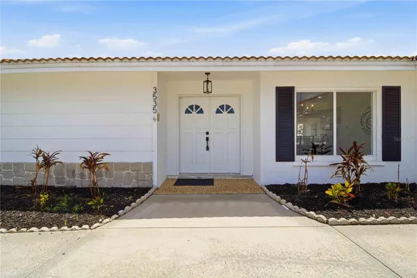 Property Slideshow image 3 of 50 | 3535 village green dr, Sarasota, FL, 34239