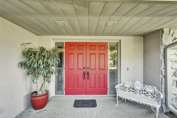 Property Slideshow image 2 of 42 | 6120 wilshire cir # 6, Sarasota, FL, 34238