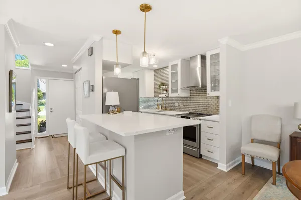 Property Slideshow image 3 of 43 | 423 deer trail hill trl, Lake Barrington, IL, 60010