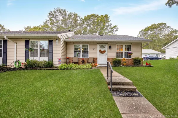 Property Slideshow image 2 of 22 | 412 weymouth ct unit b, Ridge, NY, 11961