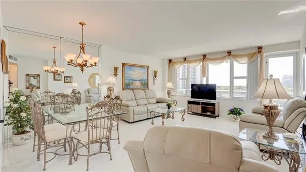 Property Slideshow image 3 of 40 | 3333 ne 34th st apt 811, Fort Lauderdale, FL, 33308