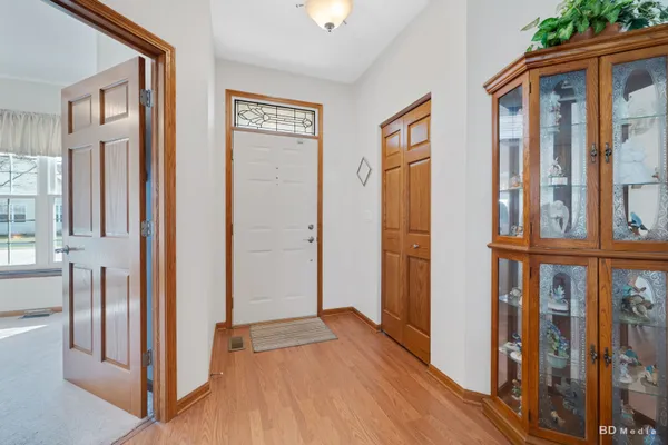 Property Slideshow image 3 of 24 | 21400 mays lake dr, Crest Hill, IL, 60403