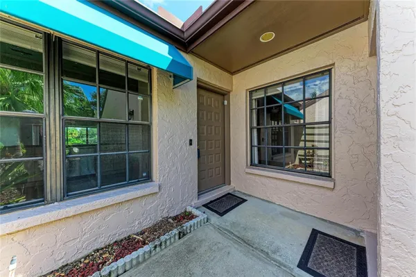 Property Slideshow image 3 of 40 | 6085 clubside dr, Sarasota, FL, 34243