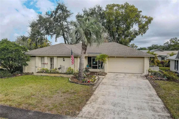 Property Slideshow image 3 of 71 | 1319 glengarry dr, Palm Harbor, FL, 34684
