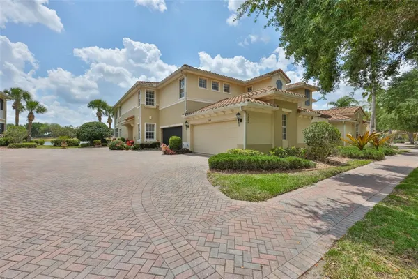 Property Slideshow image 2 of 40 | 1368 emerald dunes dr, Sun City Center, FL, 33573