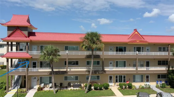 Property Slideshow image 3 of 48 | 2402 ecuadorian way 22, Clearwater, FL, 33763