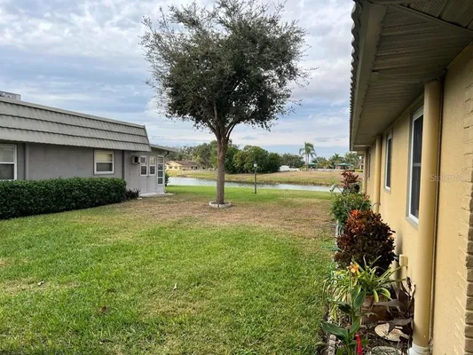 Property Slideshow image 2 of 48 | 201 kings blvd 5, Sun City Center, FL, 33573