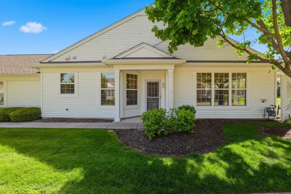 Property Slideshow image 3 of 11 | 13094 patriot way, Huntley, IL, 60142