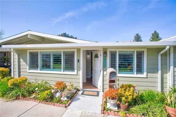 Property Slideshow image 2 of 45 | 19204 avenue of the oaks b, Newhall, CA, 91321