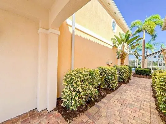 Property Slideshow image 2 of 54 | 1707 burgos dr, Sarasota, FL, 34238
