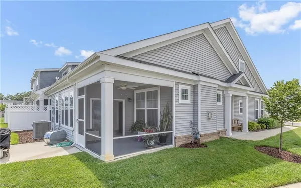 Property Slideshow image 2 of 50 | 4639 longleaf pl, Chesapeake, VA, 23321