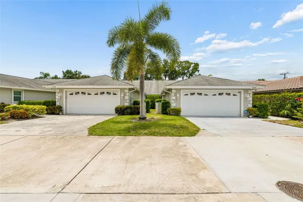 Property Slideshow image 3 of 60 | 7656 palm aire ln, Sarasota, FL, 34243