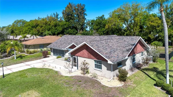 Property Slideshow image 3 of 59 | 203 amesbury cir, Sun City Center, FL, 33573