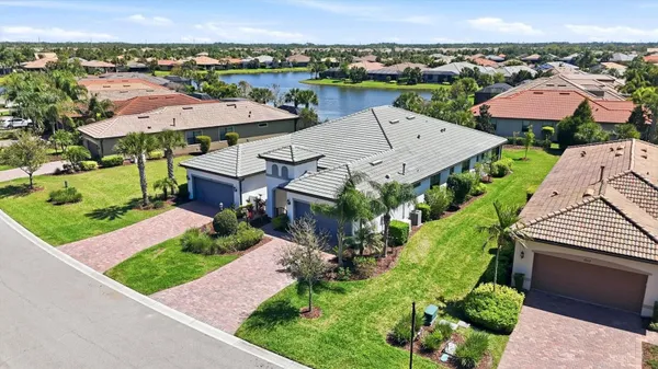 Property Slideshow image 2 of 66 | 17039 hampton falls ter, Bradenton, FL, 34202