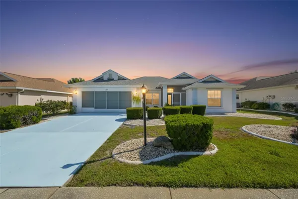 Property Slideshow image 3 of 45 | 323 caloosa palms ct, Sun City Center, FL, 33573