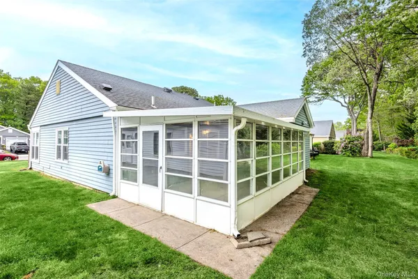 Property Slideshow image 3 of 44 | 220 belfast ln, Brookhaven, NY, 11961