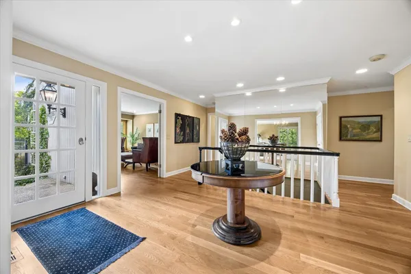 Property Slideshow image 3 of 20 | 98 briarwood cir, Oak Brook, IL, 60523
