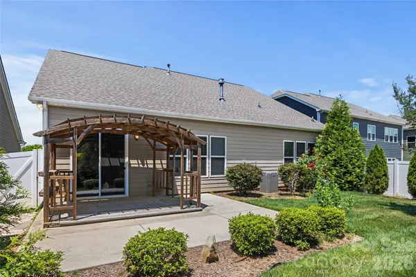 Property Slideshow image 3 of 33 | 1408 native diver ln, Indian Trail, NC, 28079