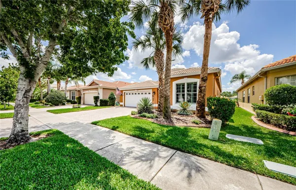 Property Slideshow image 2 of 82 | 4947 sandy brook cir, Wimauma, FL, 33598