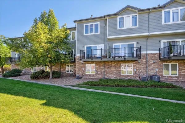 Property Slideshow image 2 of 20 | 2773 w riverwalk cir h, Littleton, CO, 80123