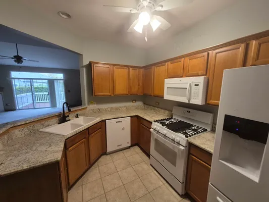 Property Slideshow image 2 of 19 | 1622 captiva dr, Aurora, IL, 60504