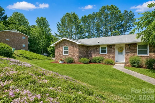 Property Slideshow image 2 of 21 | 114 falling waters rd 2, Hendersonville, NC, 28792