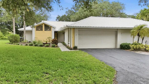 Property Slideshow image 2 of 56 | 217 southampton dr 286, Venice, FL, 34293