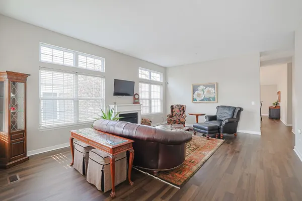 Property Slideshow image 3 of 37 | 21450 w basswood ln, Plainfield, IL, 60544