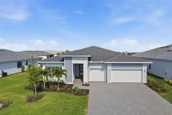Property Slideshow image 2 of 56 | 5011 stoney point gln, Lakewood Ranch, FL, 34211