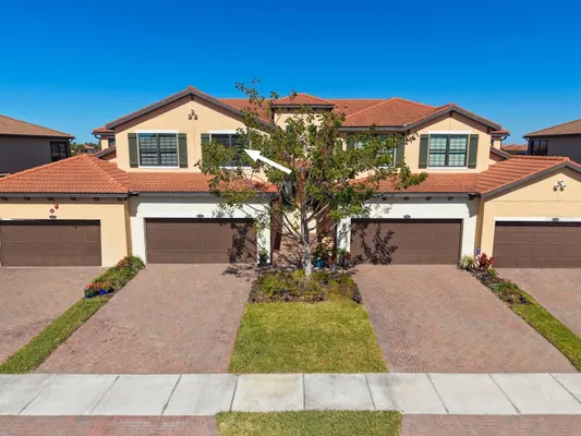 Property Slideshow image 2 of 68 | 10812 tarflower dr 201, Venice, FL, 34293
