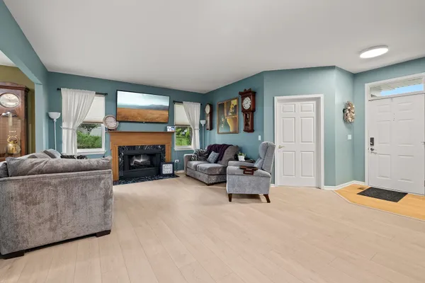 Property Slideshow image 2 of 24 | 21445 w douglas ln, Plainfield, IL, 60544