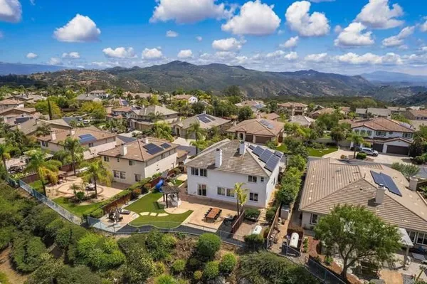 Property Slideshow image 2 of 34 | 27853 dogwood gln, Escondido, CA, 92026