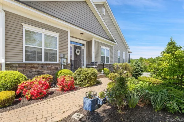 Property Slideshow image 2 of 42 | 2 avondale ln, Wappinger, NY, 12590