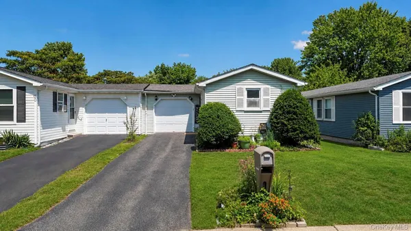Property Slideshow image 2 of 40 | 28 greenwood blvd, Brookhaven, NY, 11949