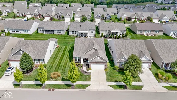 Property Slideshow image 3 of 44 | 16284 loire valley dr, Fishers, IN, 46037