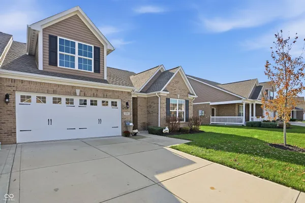 Property Slideshow image 3 of 49 | 2701 byerly pl, Greenwood, IN, 46143