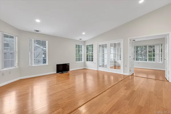 Property Slideshow image 3 of 19 | 289 glen dr, Ridge, NY, 11961