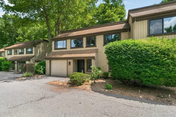 Property Slideshow image 3 of 50 | 12 heritage hls a, Somers, NY, 10589