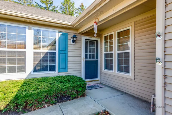 Property Slideshow image 2 of 24 | 651 s essington dr, Round Lake, IL, 60073