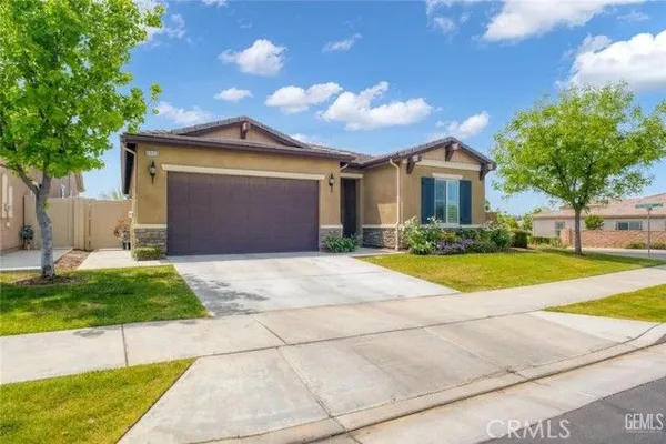 Property Slideshow image 2 of 27 | 9903 francois ln, Bakersfield, CA, 93306