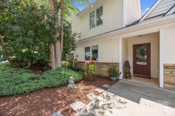 Property Slideshow image 3 of 30 | 8 beekeeper trl, Swannanoa, NC, 28778