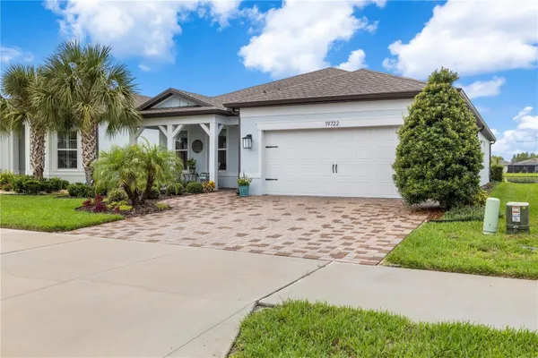 Property Slideshow image 2 of 73 | 19722 sea glass cir, Land O Lakes, FL, 34638