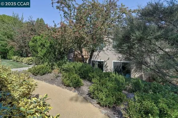 Property Slideshow image 2 of 60 | 1501 canyonwood ct 12, Walnut Creek, CA, 94595