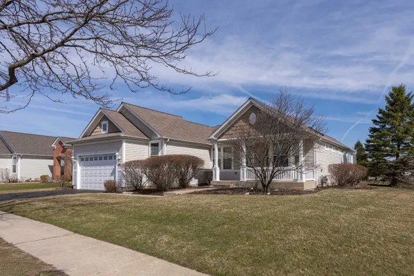 Property Slideshow image 3 of 33 | 12402 cold springs dr, Huntley, IL, 60142
