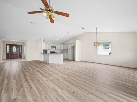 Property Slideshow image 3 of 20 | 6341 silver lakes dr, Lakeland, FL, 33810